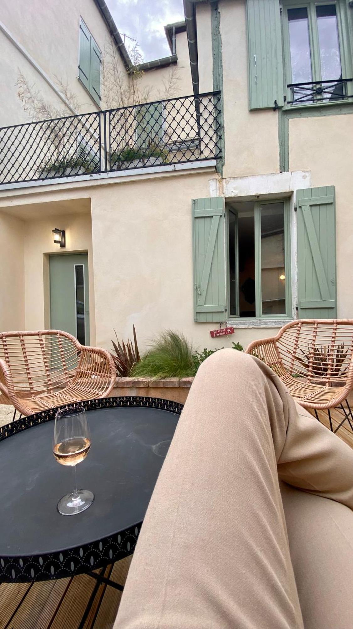 Superbe Appartement Terrasse Et Parking Gratuit Auxerre Exteriör bild